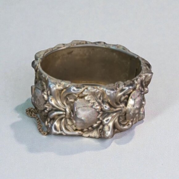 Vintage Whiting & Davis Victorian Revival Gold Tone Hinged Bangle Bracelet Safet - Picture 3 of 5